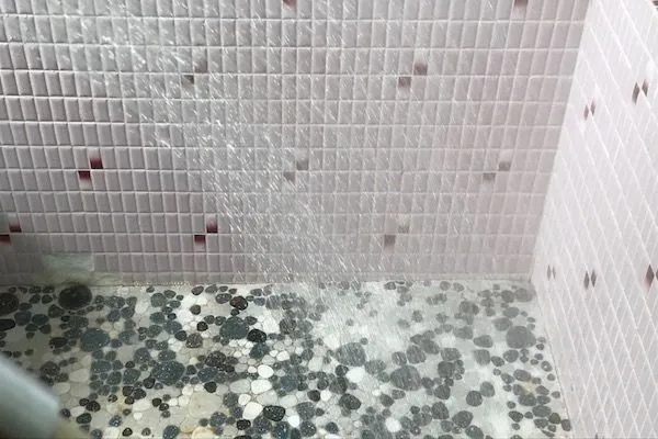 風呂場掃除/カビキラー/流す