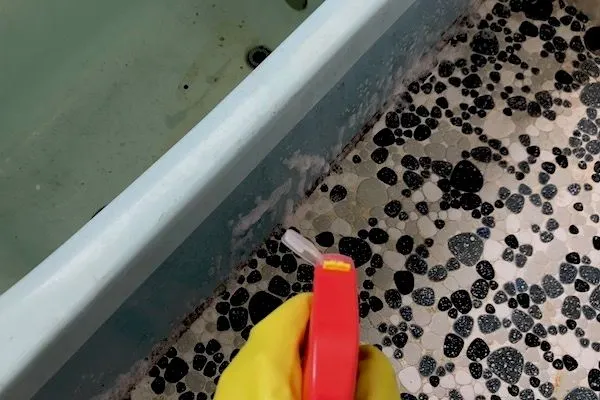 風呂場掃除/カビキラー