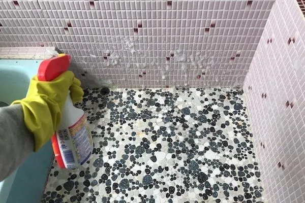 風呂場掃除/カビキラー