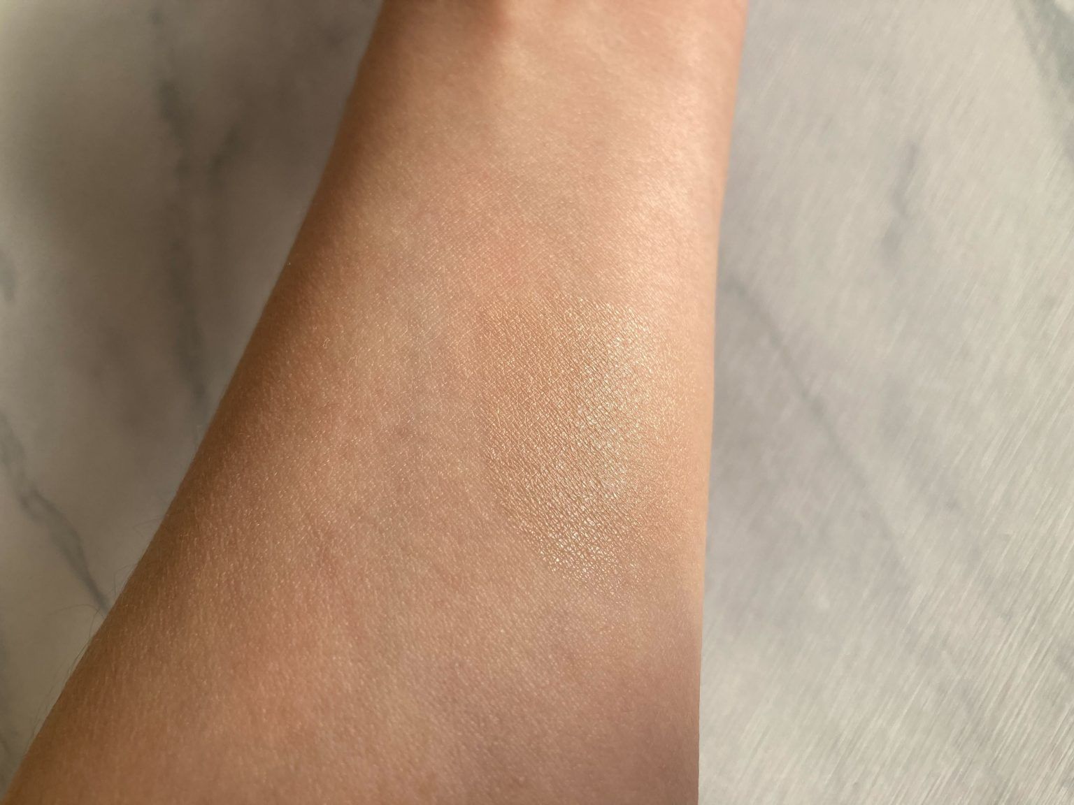 SHISEIDO メーキャップ エッセンス スキングロウ ファンデーション 220 Linen