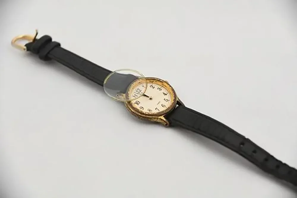 腕時計のガラス交換