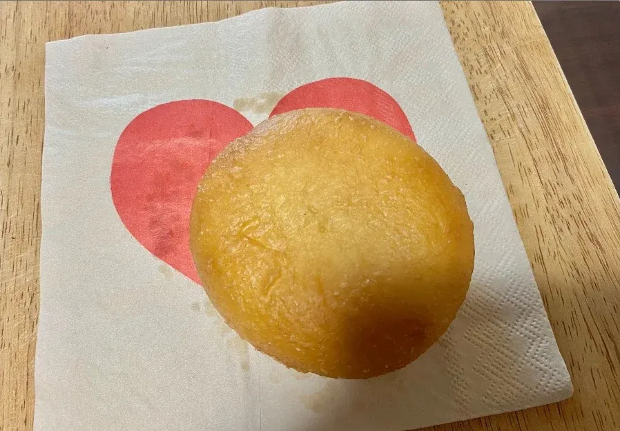 お店で揚げたドーナツ