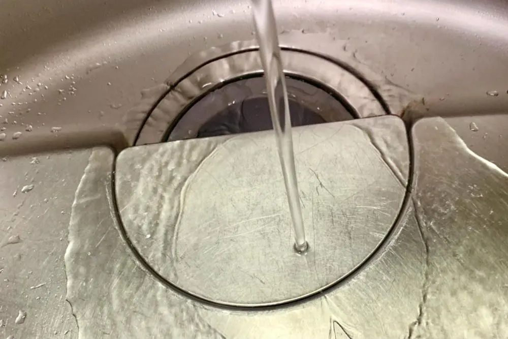 ピーピースルーでキッチンの排水口掃除