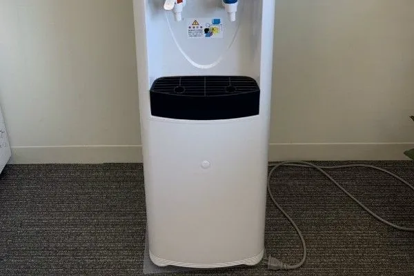 ウォーターサーバー/背面/コンセント