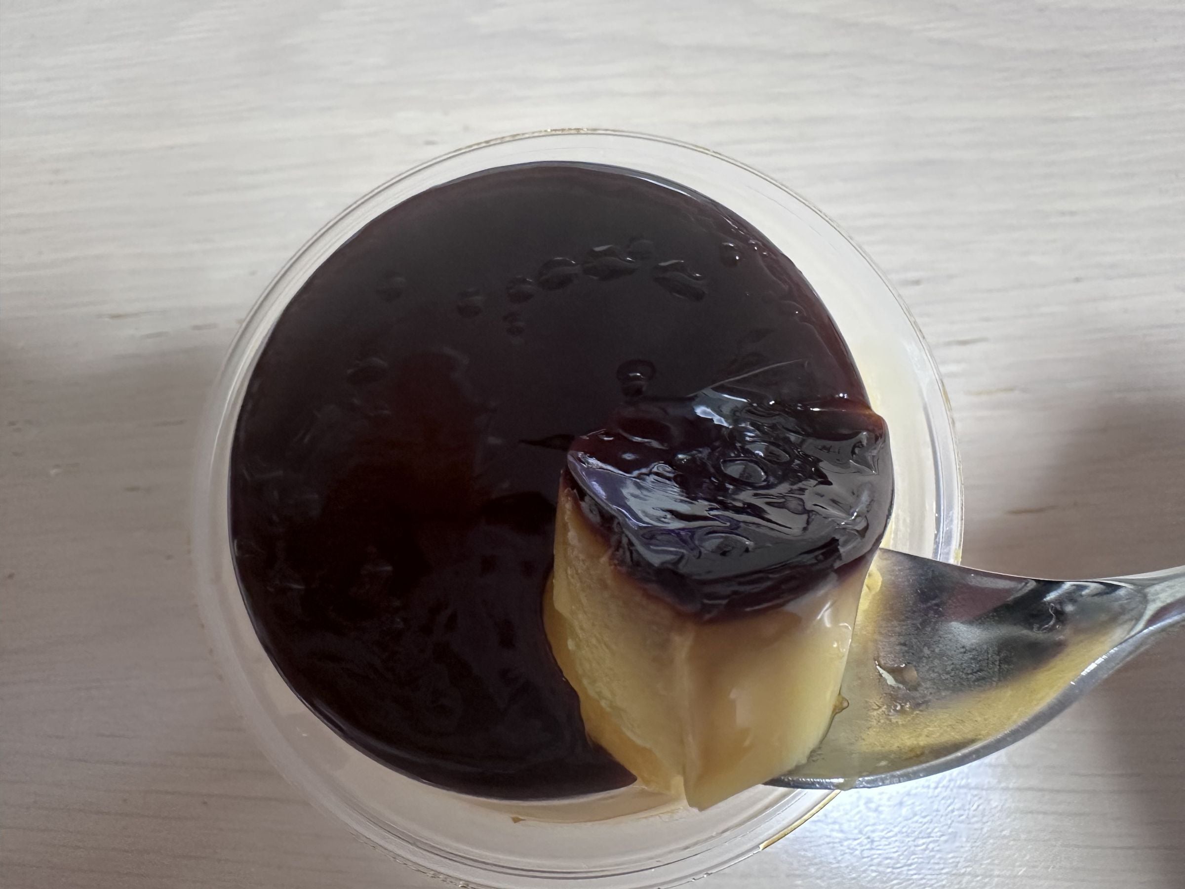 ファミマの窯出しプリンのパフェのプリン