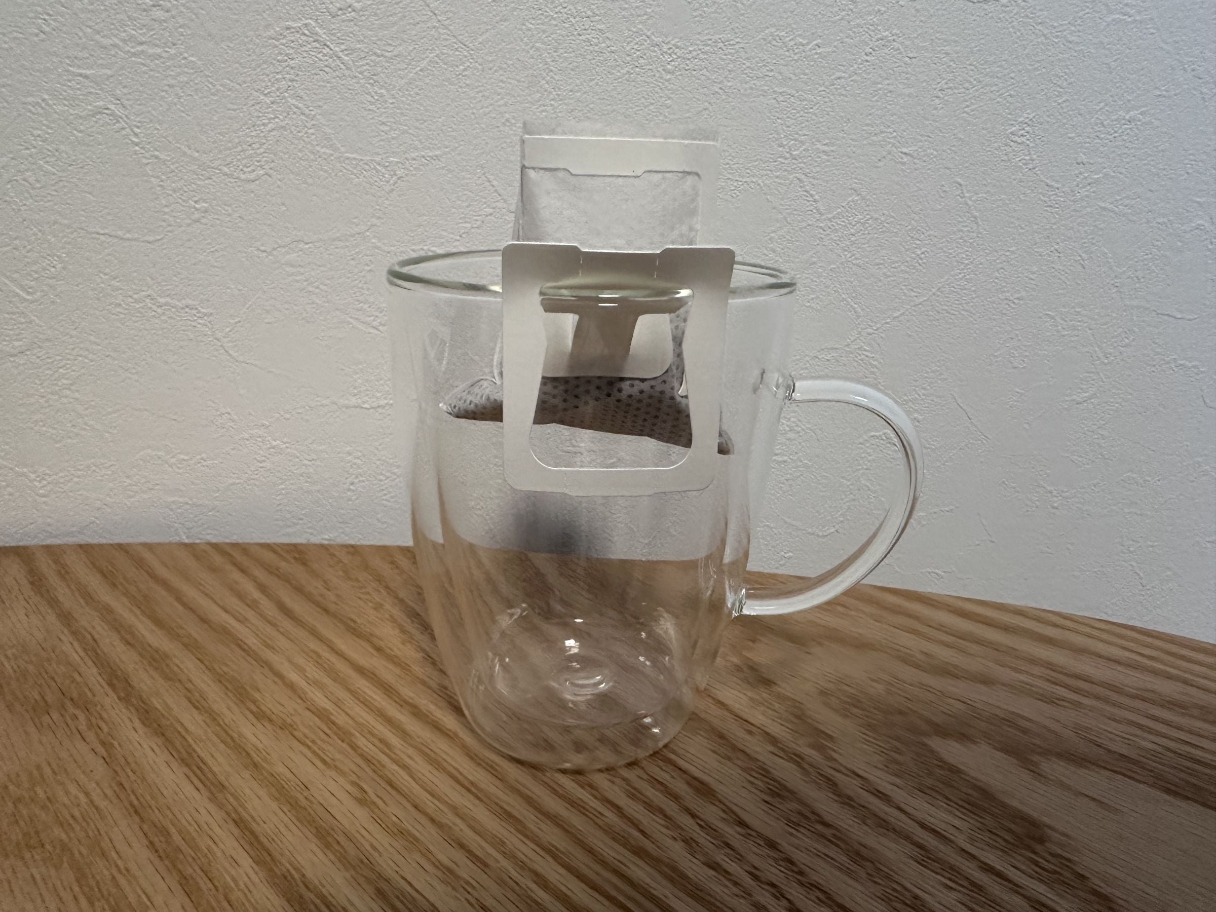 カフェカルディドリップマイルドカルディ10pをコップへセット
