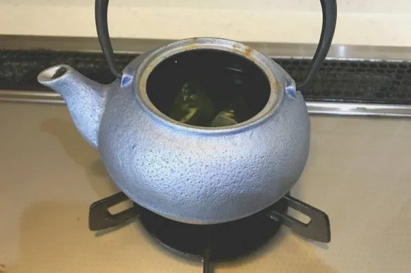 鉄瓶の錆び取り