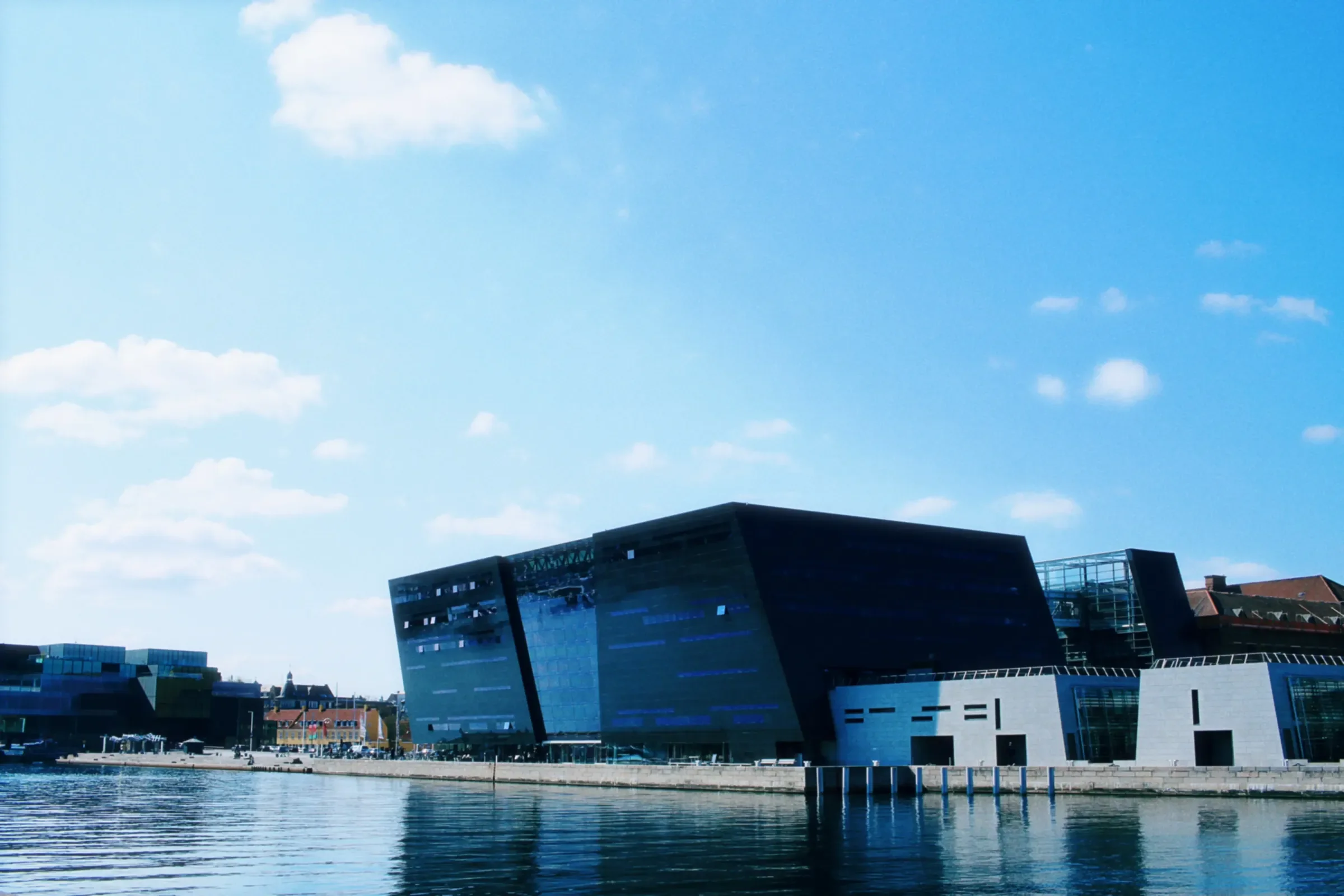 王立図書館ブラックダイヤモンド