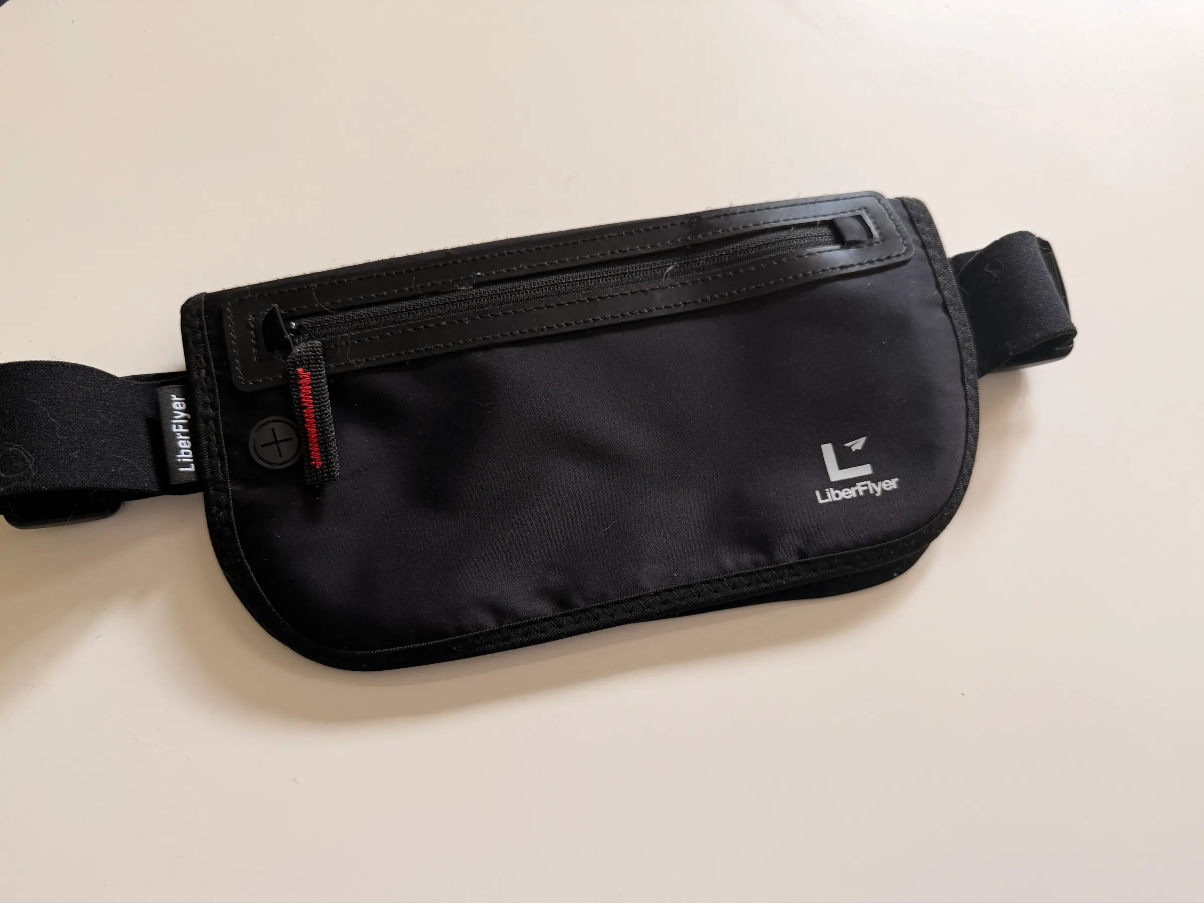 セキュリティーポーチ