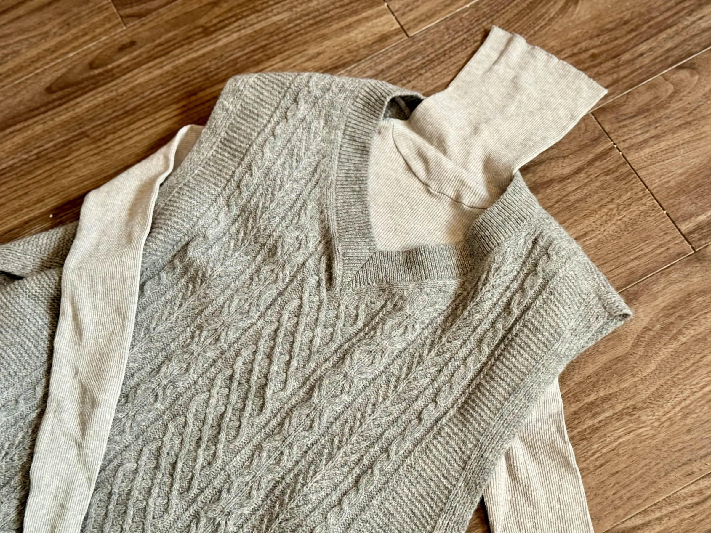 SOEJUのタートルネックカットそー