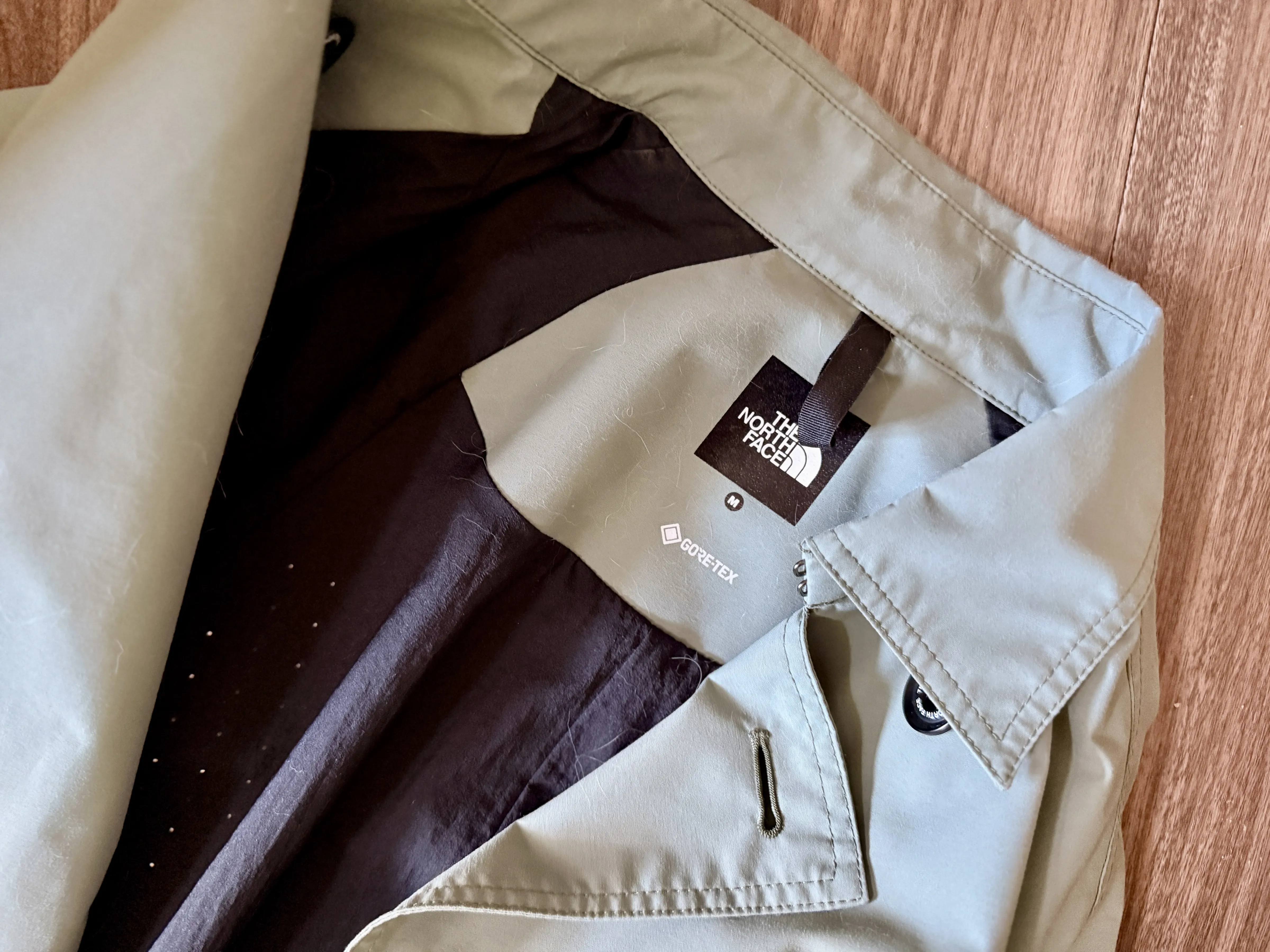 The North Faceのゴアテックストレンチ